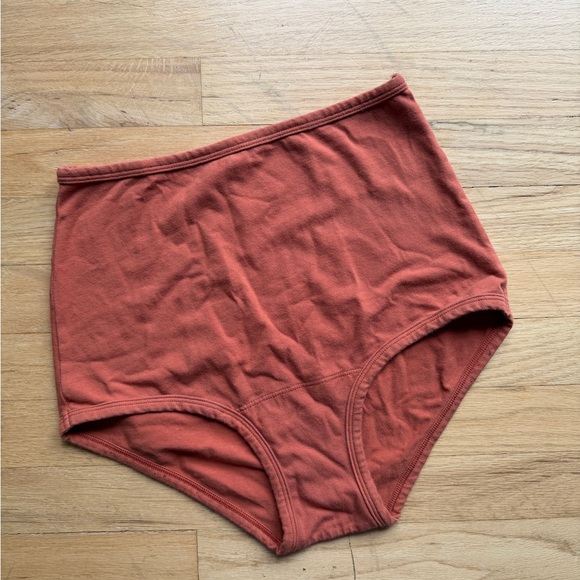 TERRACOTTA Arq Set in Medium - Picture 3 of 3